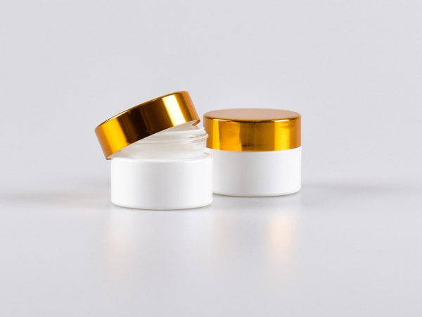 Weissglasdose 15 ml – Deckel Gold